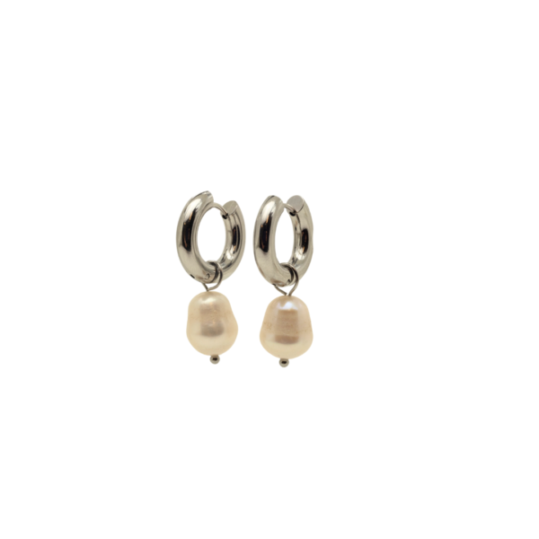 Sleek Pearl Eyrnalokkar